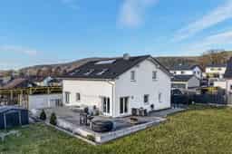 Modernes Zweifamilienhaus mit großzügigem Grundstück in ruhiger Lage! - Thumbnail 14