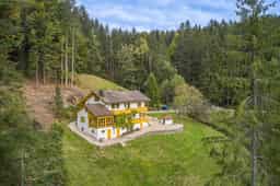 Traumhaftes Landhaus mit Ferienwohnung in Alleinlage – Ihr Rückzugsort in Viechtach! - Thumbnail 1