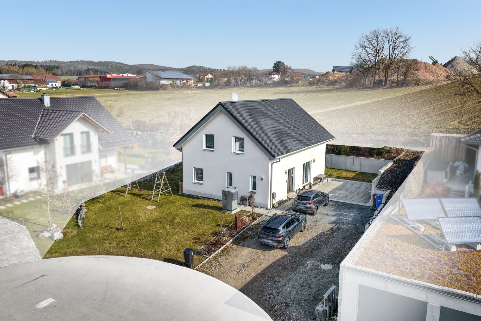Neuwertiges Einfamilienhaus (Bj. 2020) mit großzügigem Grundstück in Pemfling!