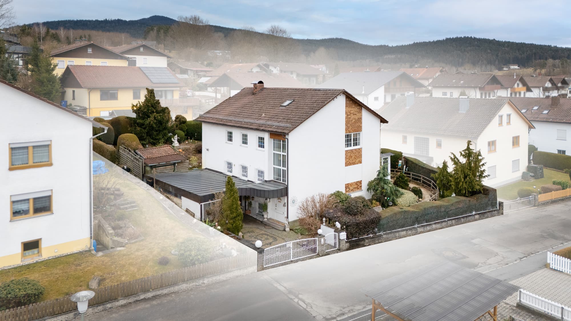 Charmantes Zweifamilienhaus in Grafenwiesen – Vielseitig nutzbar und sofort verfügbar!